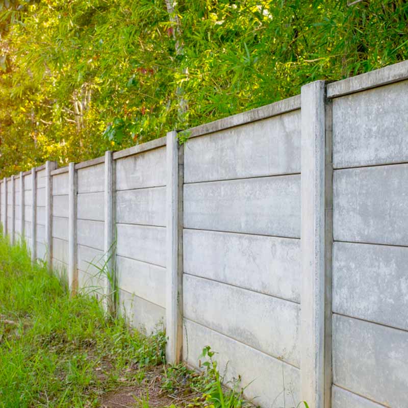 Pose de clôture - PROROMO TERRASSEMENT : Pose de clôture résidentielle : à poteaux et panneaux en bois, en pvc / aluminium, en grillage rigide ou en plaques de béton sur Romantin-Lanthenay dans le Loir-et Cher (41)
